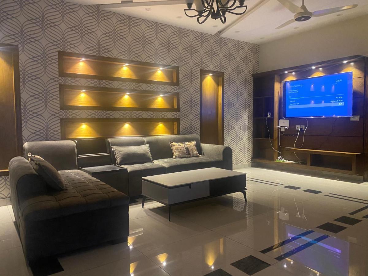 Luxury Guest House In Bahria Town راوالبيندي المظهر الخارجي الصورة